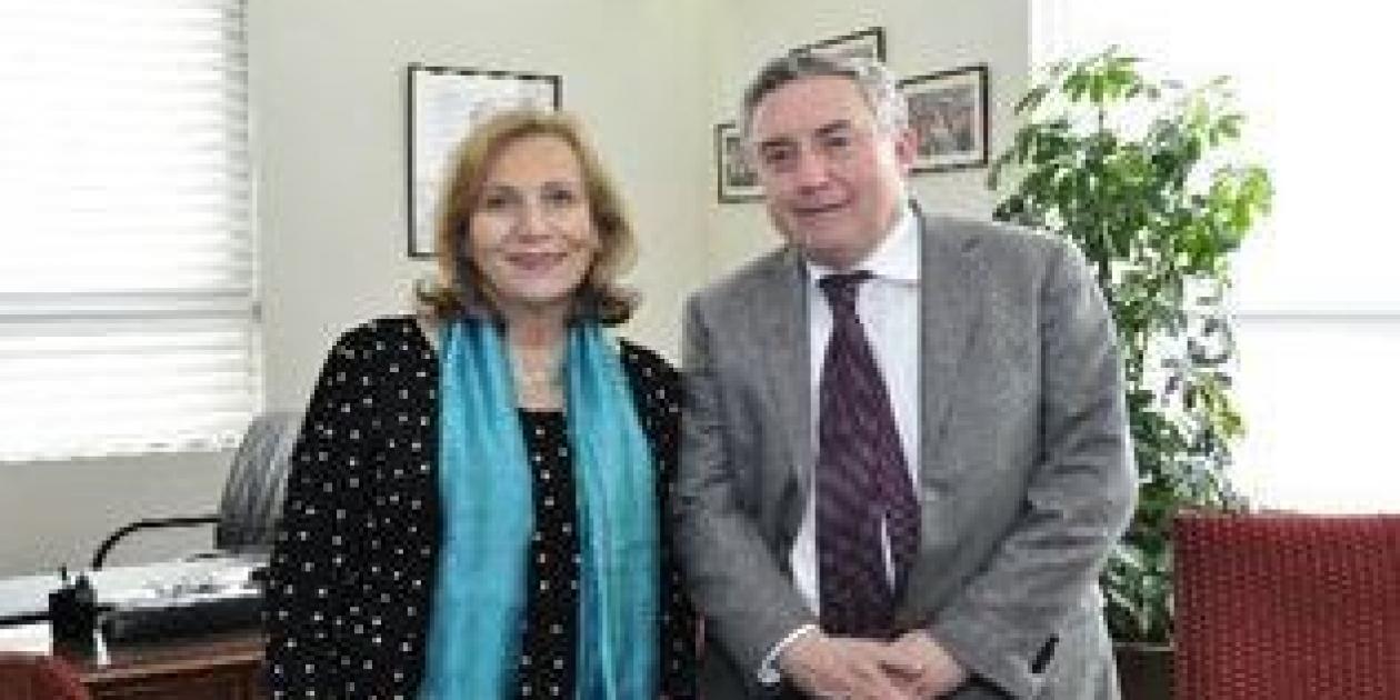 Rector Vivaldi y ministra Molina crean comisión para potenciar Hospital Clínico de la Universidad de Chile