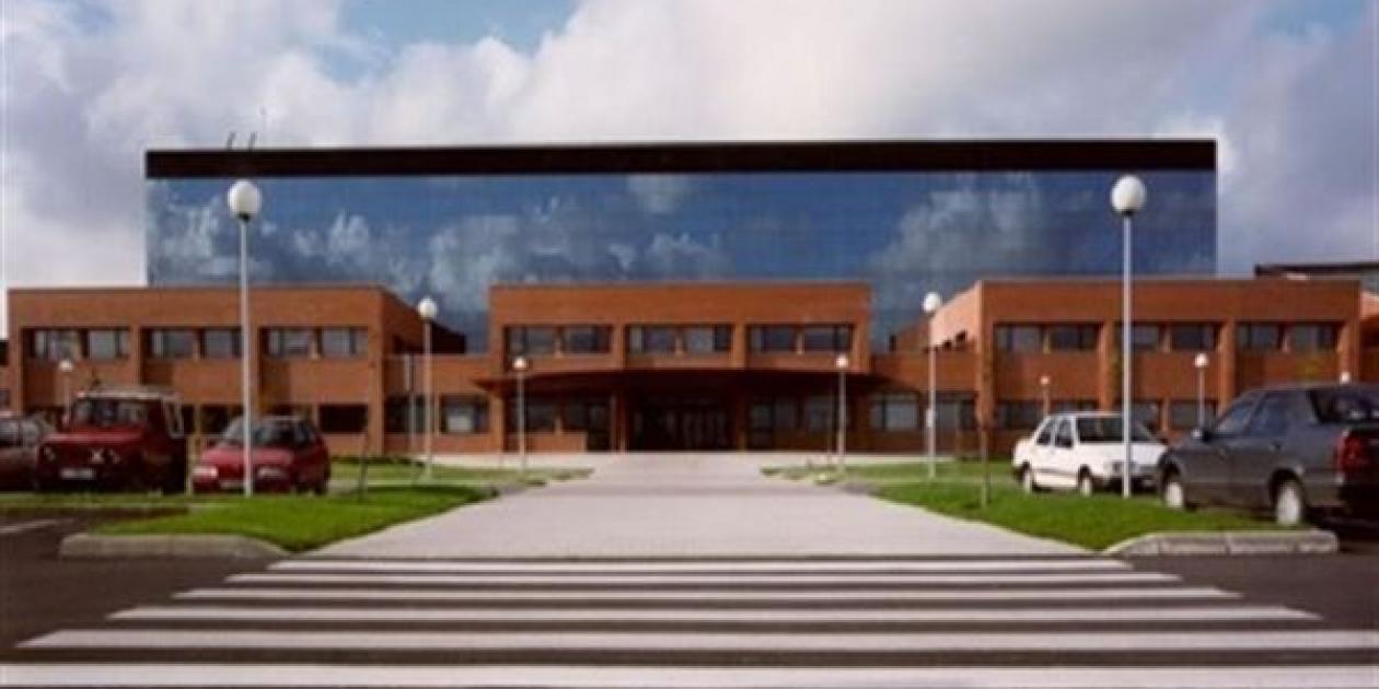 El Gobierno de Cantabria remodelará el área de quirófanos del Hospital Sierrallana