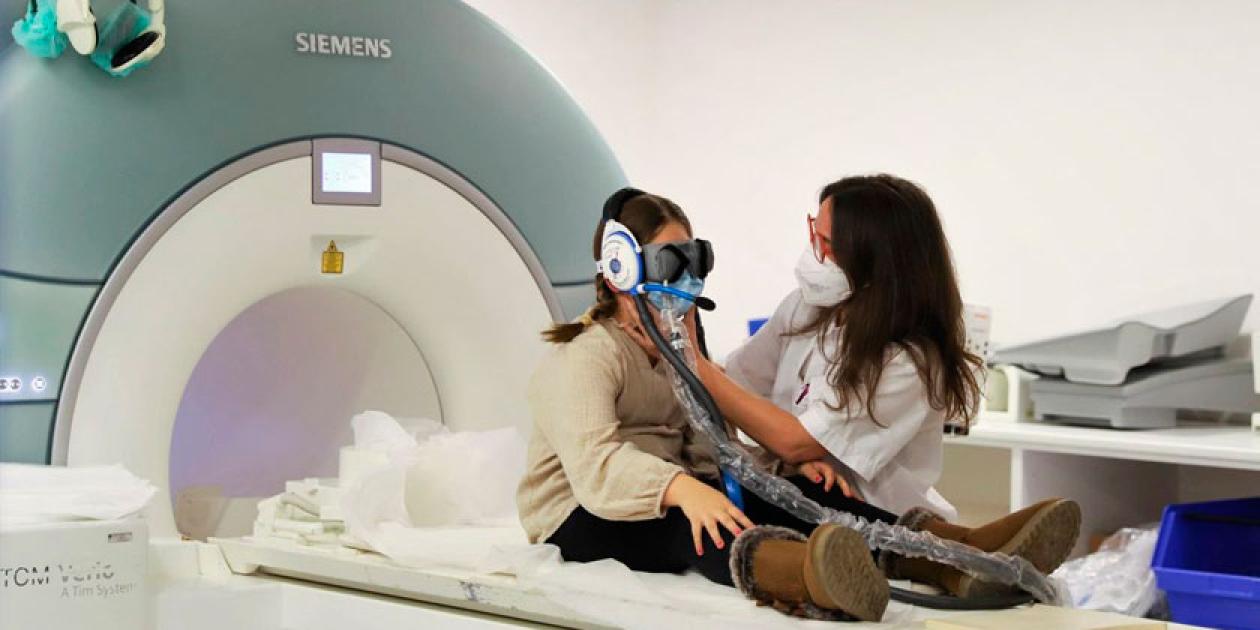 El Hospital Germans Trias i Pujol estrena unas gafas de cine para relajar a los niños/as mientras hacen resonancia magnética