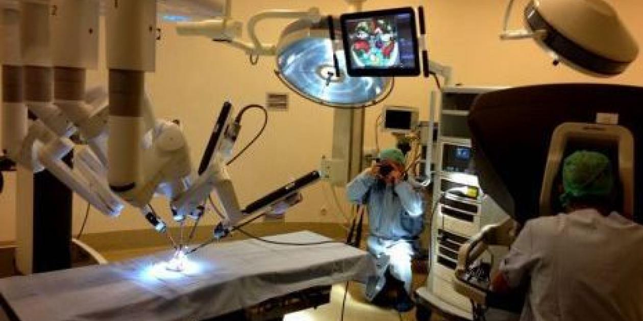 El Hospital San Rafael de A Coruña incorpora el primer robot Da Vinci de la sanidad gallega