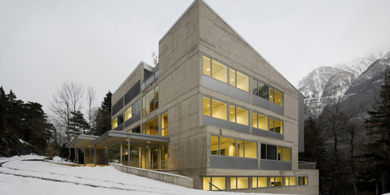 Edificio Sede del Laboratorio Subterráneo de Canfranc