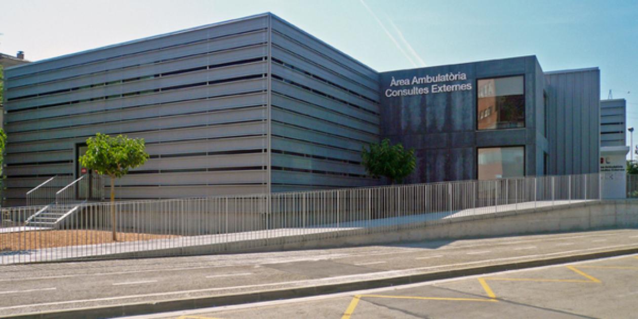 Edificio de consultas externas anexo al Hospital Doctor Josep Trueta