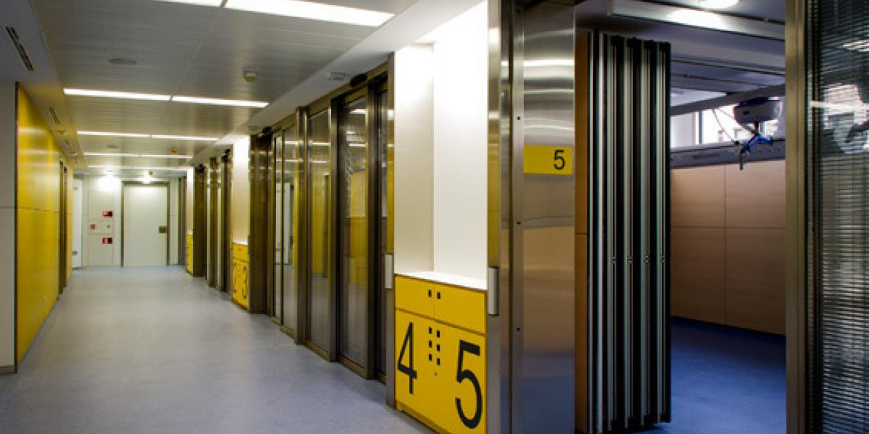 Nuevo bloque quirúgico, área de críticos y núcleo de comunicaciones verticales del área general del Hospital Vall d`Hebrón de Barcelona