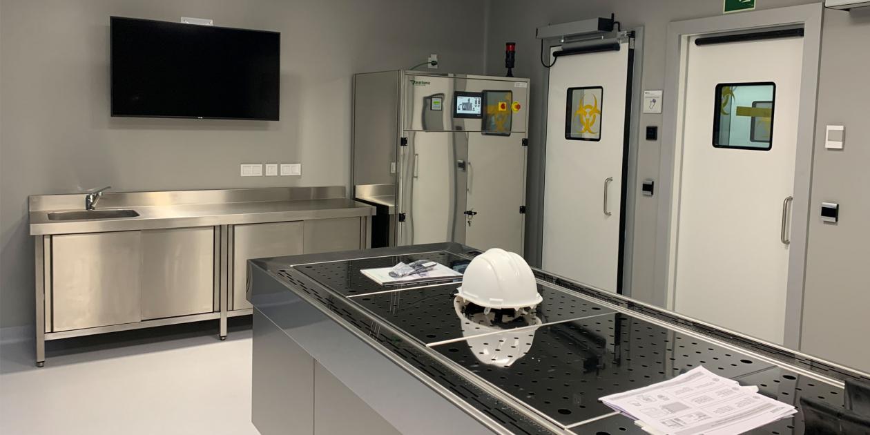 Sala de autopsias en condiciones de bioseguridad nivel 3 para el Instituto de Medicina Legal de Las Palmas de Gran Canaria