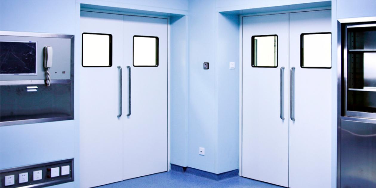 Las puertas automáticas herméticas en el bloque quirúrgico y otros entornos controlados mejoran la seguridad y la higiene