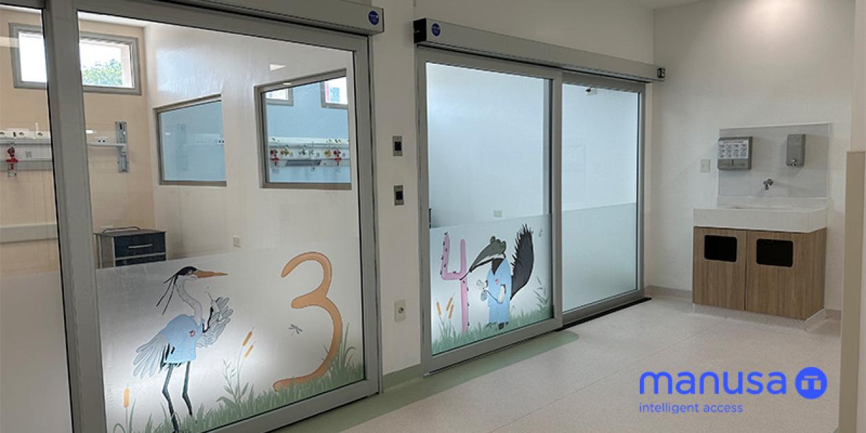 El papel de las puertas automáticas en los edificios sanitarios: accesibilidad, higiene y seguridad