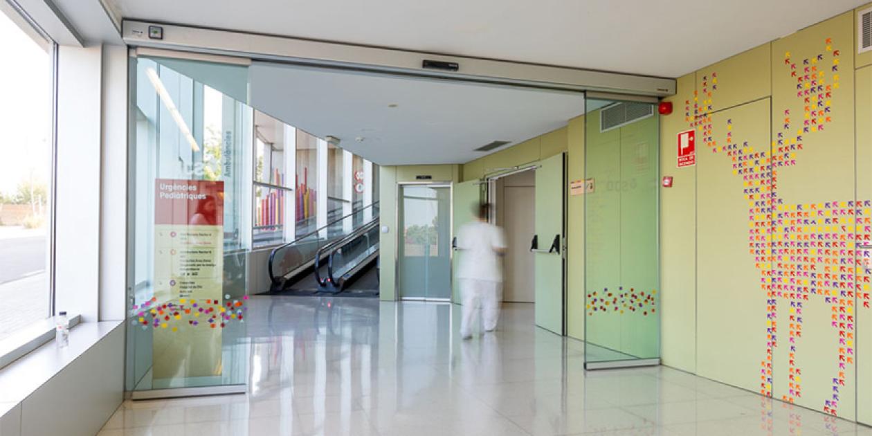 Puertas automáticas en entornos terapéuticos