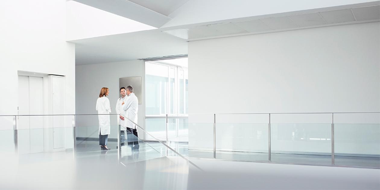 Mejorar el confort de los edificios sanitarios mediante la iluminación natural y su control inteligente