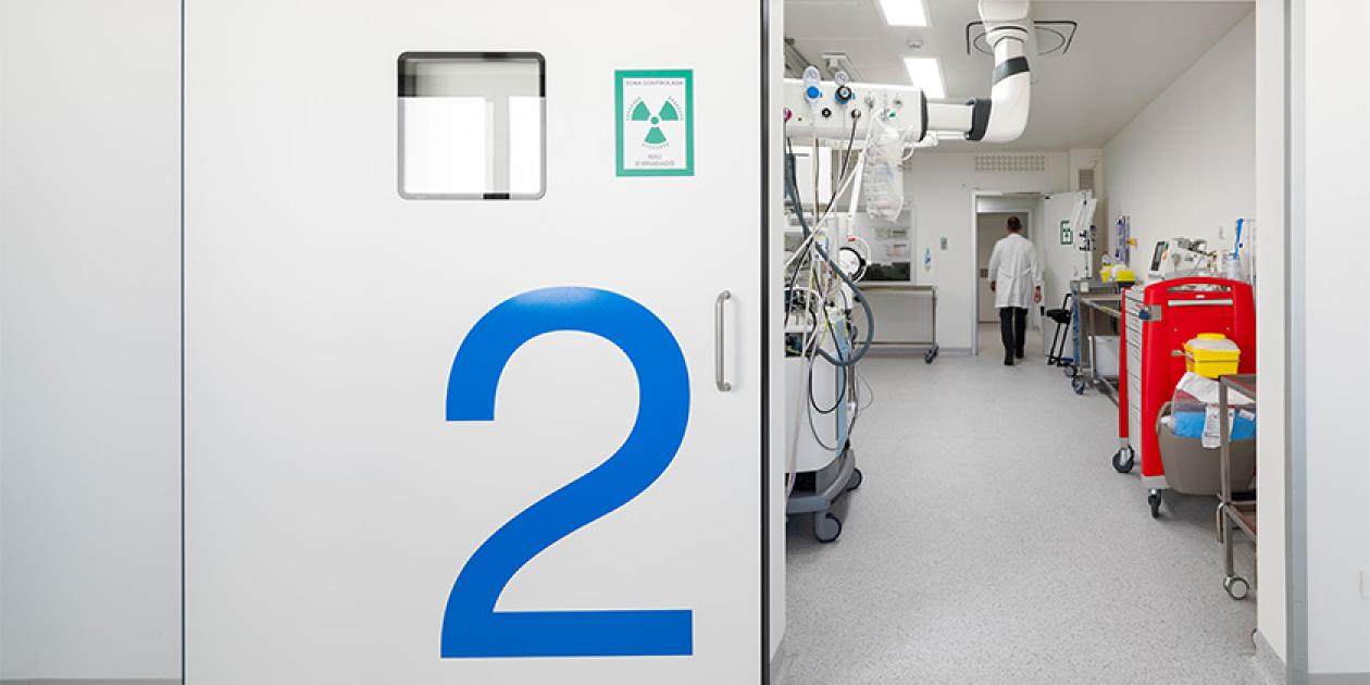 Cómo la ingeniería de accesos mejora la seguridad y la estanqueidad en entornos hospitalarios