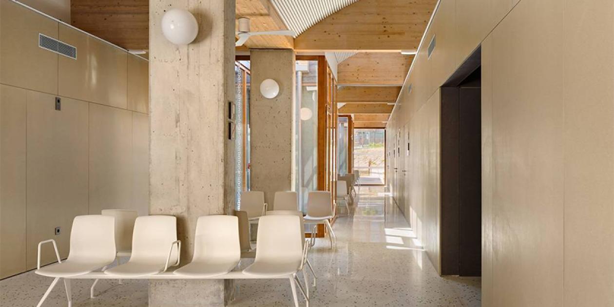 Hostalric estrena un CAP pionero en eficiencia energética y diseño bioclimático