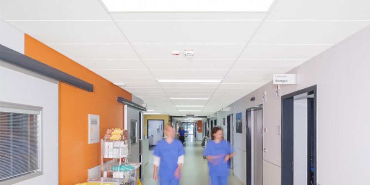Mantenimiento e higiene de techos registrables en hospitales