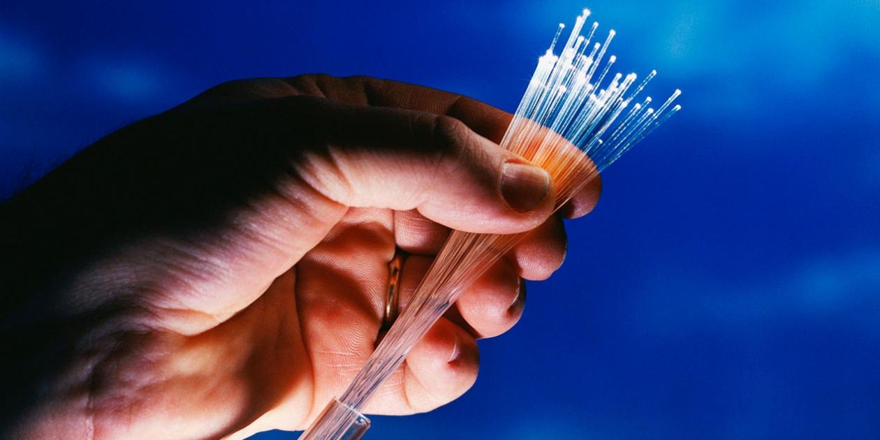 Microcirugía y diagnostico de la mano de la fibra óptica