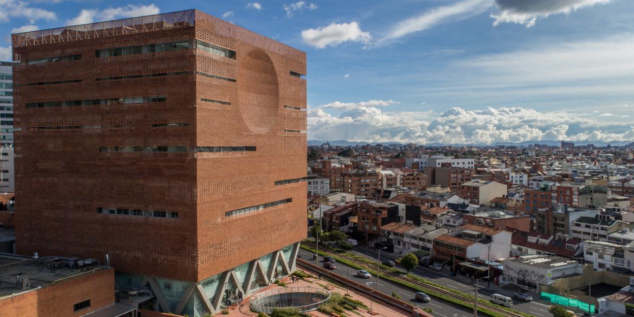 Ampliación Fundación Santa Fe de Bogotá, un Edificio Conector - un espacio Sanador